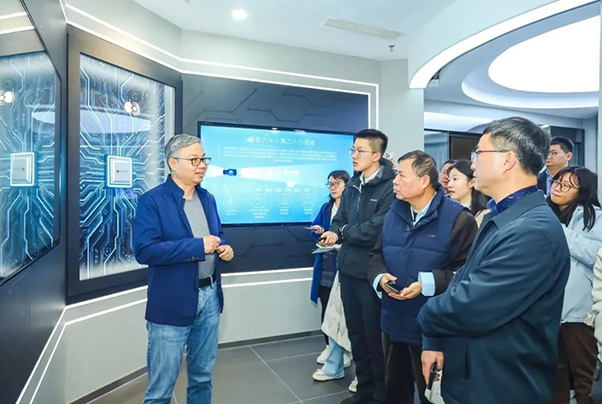 中央及省直屬媒體采訪團(tuán)到訪黑芝麻智能，共話科技創(chuàng)新“芯”力量